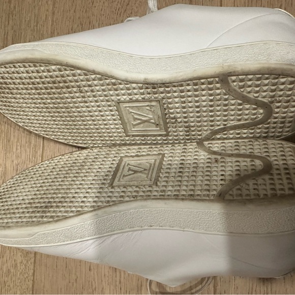 Louis Vuitton sneakers size 37.5 - Picture 6 of 9